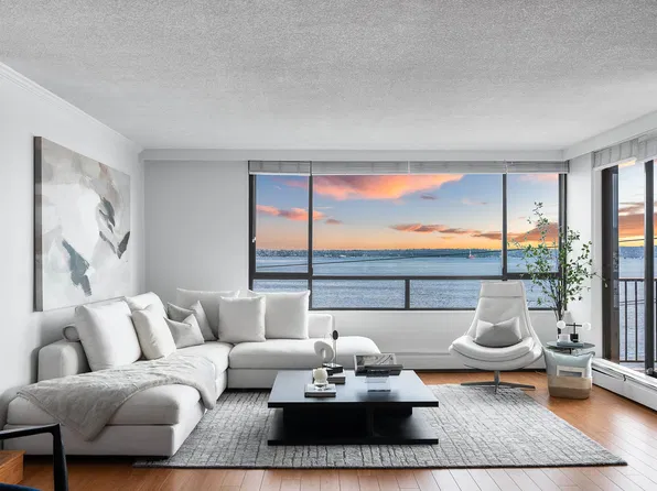 1930 Bellevue Ave #302, West Vancouver, BC V7V 1B5