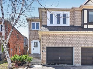 112 October Ln, Aurora, ON L4G6Z8