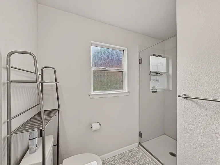 926 Cerrito St — Photo 15