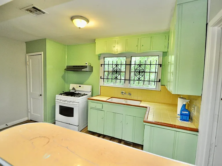 7622 Darnay Dr — Photo 2