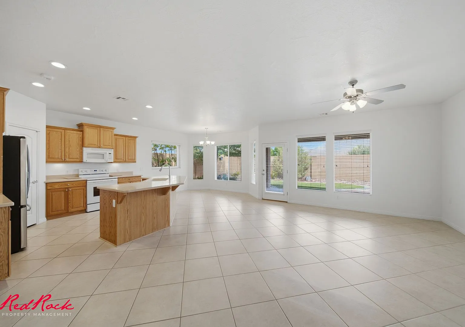 Gorgeous 3 Bedroom Home in SunRiver 55+ Community! — Photo 4