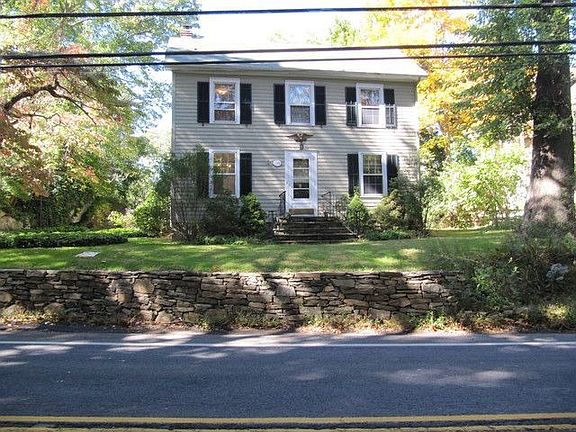 2nd image of 712 Lake St