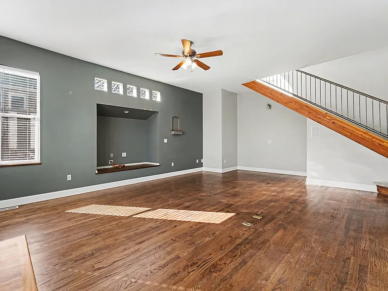 1058 Jasmine St — Photo 7