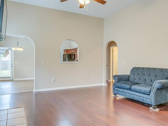 4th image of 533 Park Lake Dr