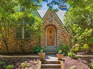 3404 SE Washington St, Portland, OR 97214