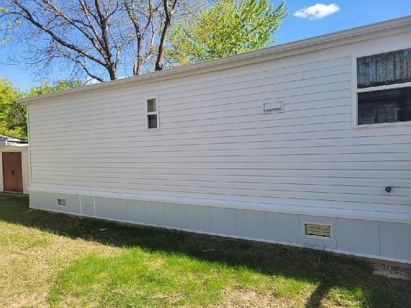 2nd image of 806 28th St Trailer 44