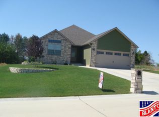 8698 William Dr, Manhattan, KS 66502