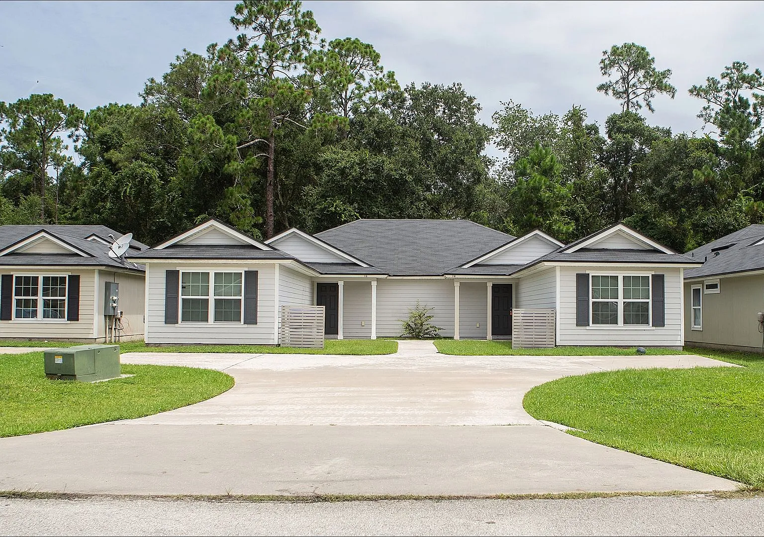 **Special For This 3/2 Duplex On 12 Month Lease** Currently Waiving Administrative Fees Of $250 I... — Photo 1