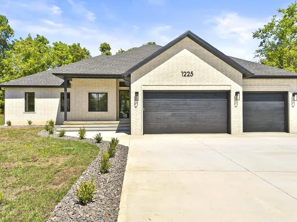 1225 W Rainey Street, Ozark, MO 65721