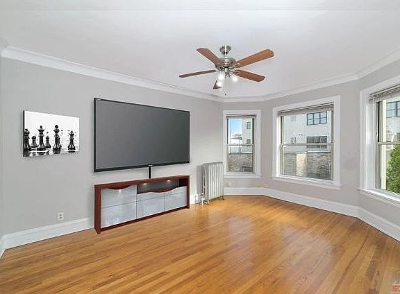3rd image of 946 W Cuyler Ave #4cb6b8f05