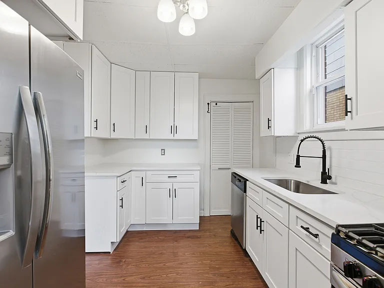 240 Ridgewood Ave — Photo 9