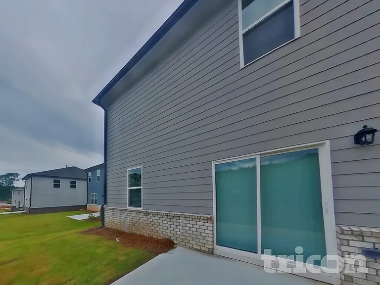 1940 Logan Ln — Photo 22