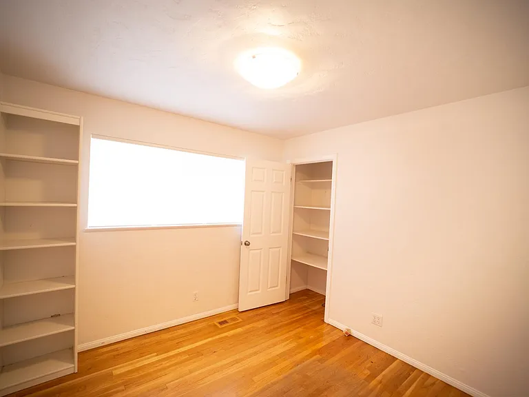 310 Alma Ln — Photo 25