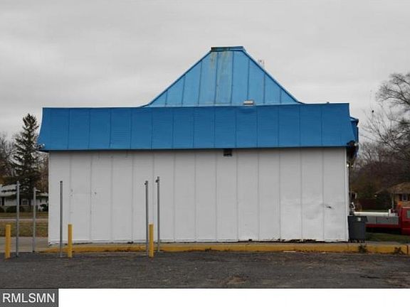 4th image of 7510 University Ave NE
