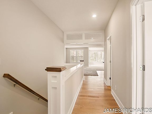 5th image of 16991 Pickett Ln