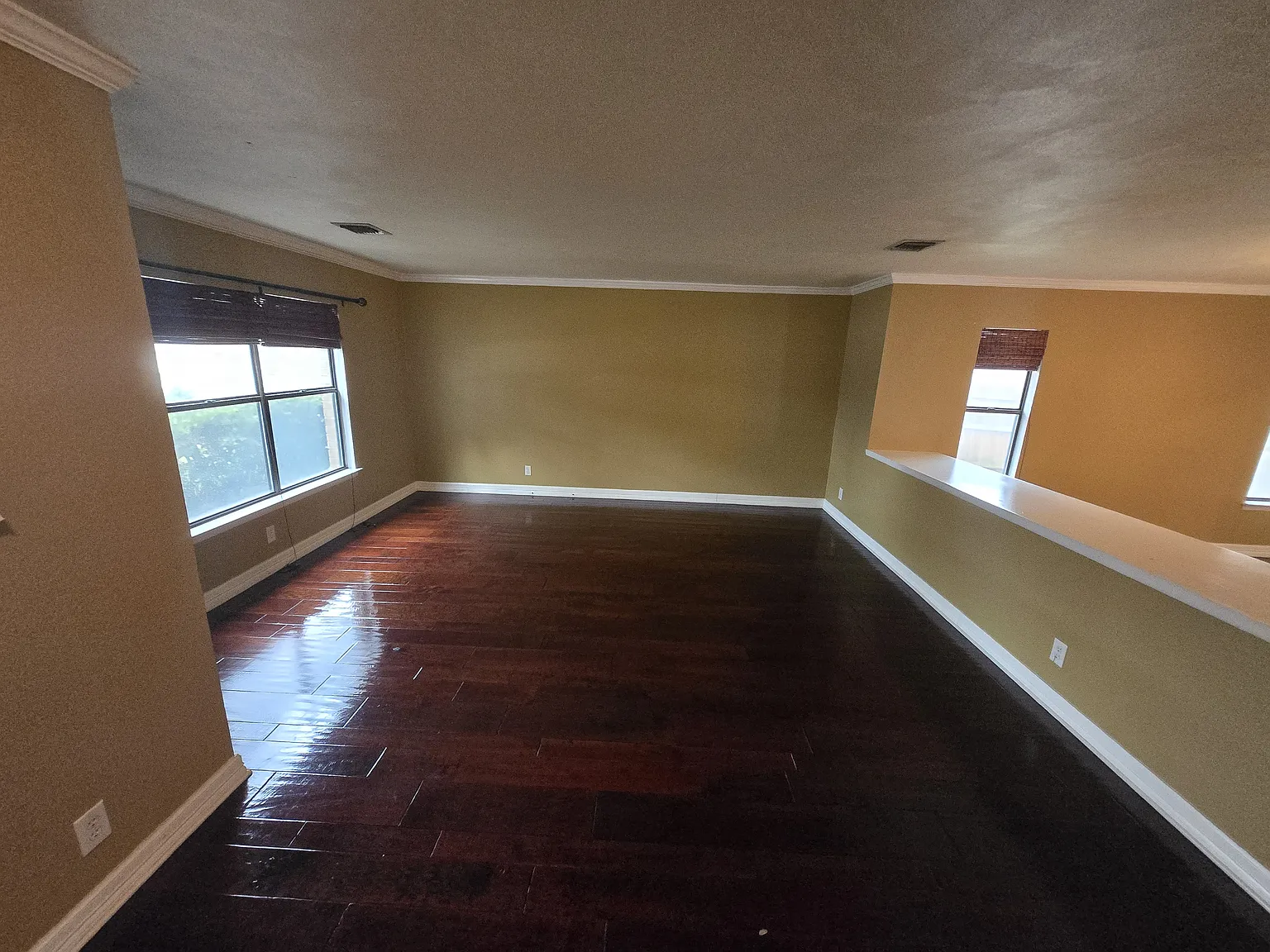4 bed, 2.5 bath, 3378 sqft, $2,000 — Photo 3