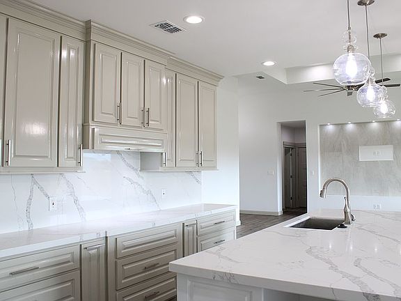3rd image of 120 Canteros Dr