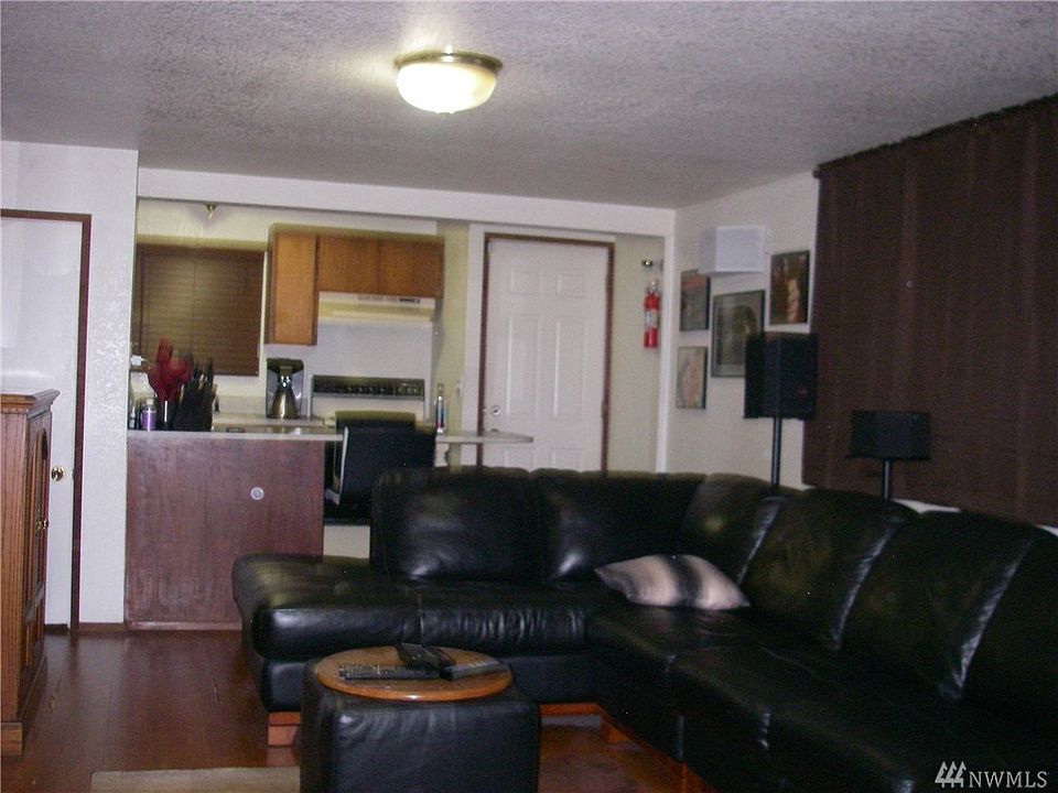 2nd image of 2519 Pine St