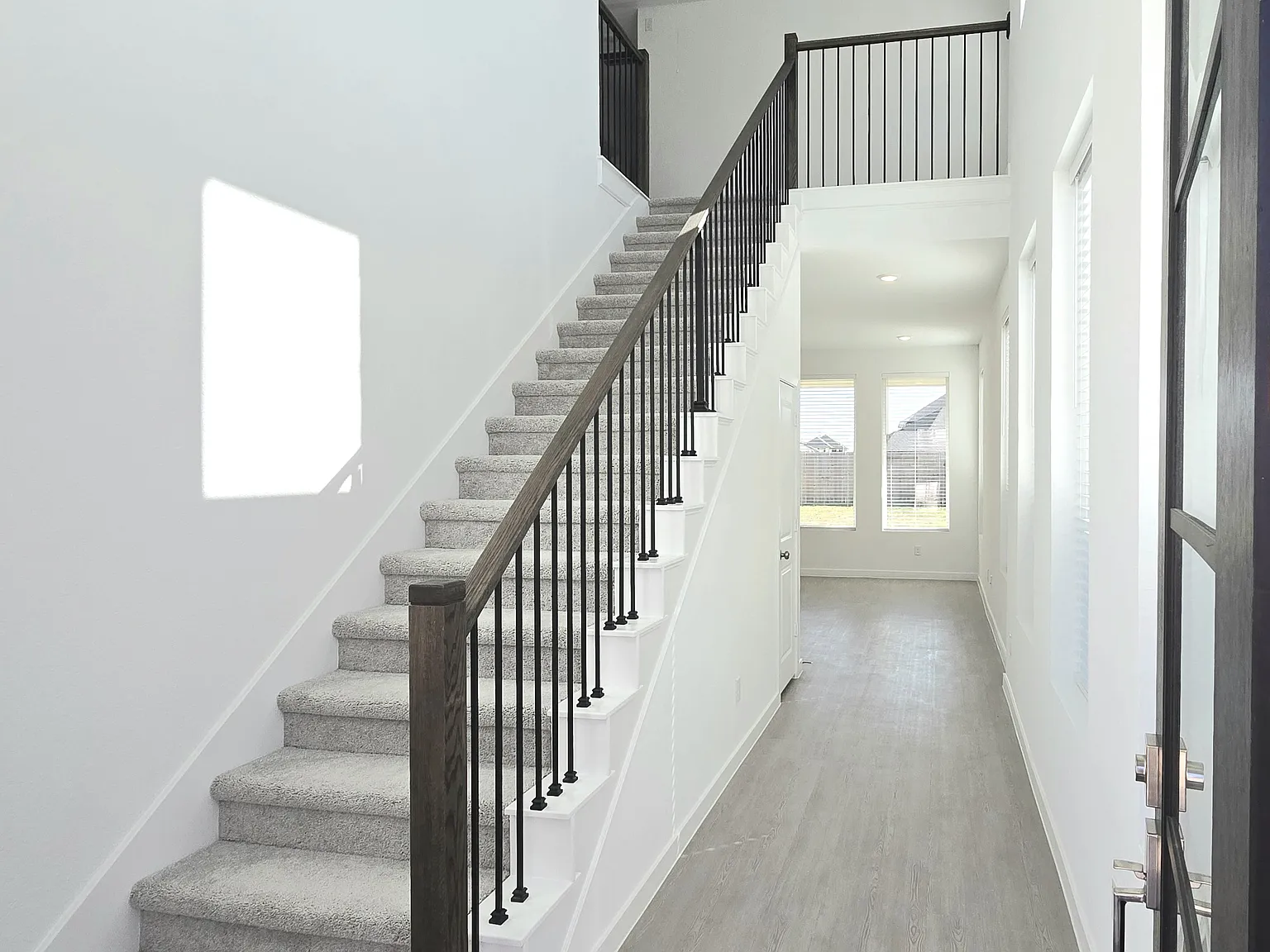 4 bed, 2.5 bath, 2083 sqft, $2,750 — Photo 2