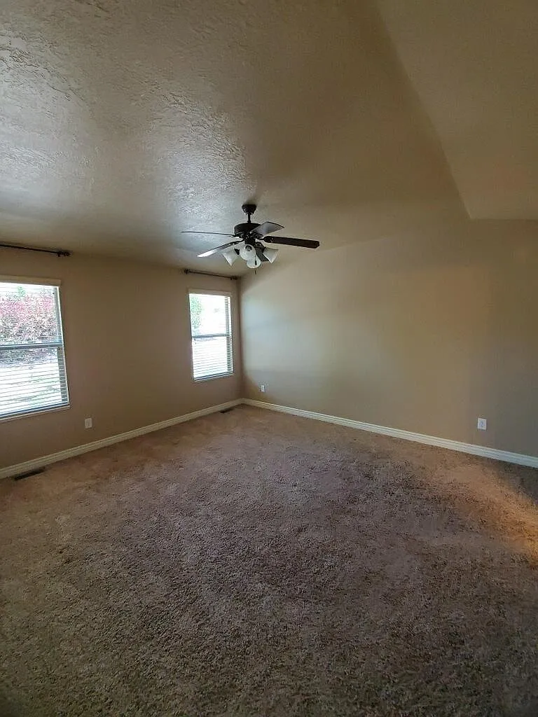 785 Sage Dr — Photo 4