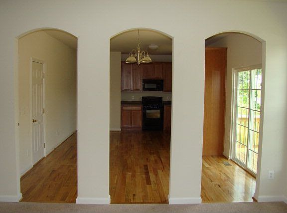 4th image of 4061 Sabrina Dr