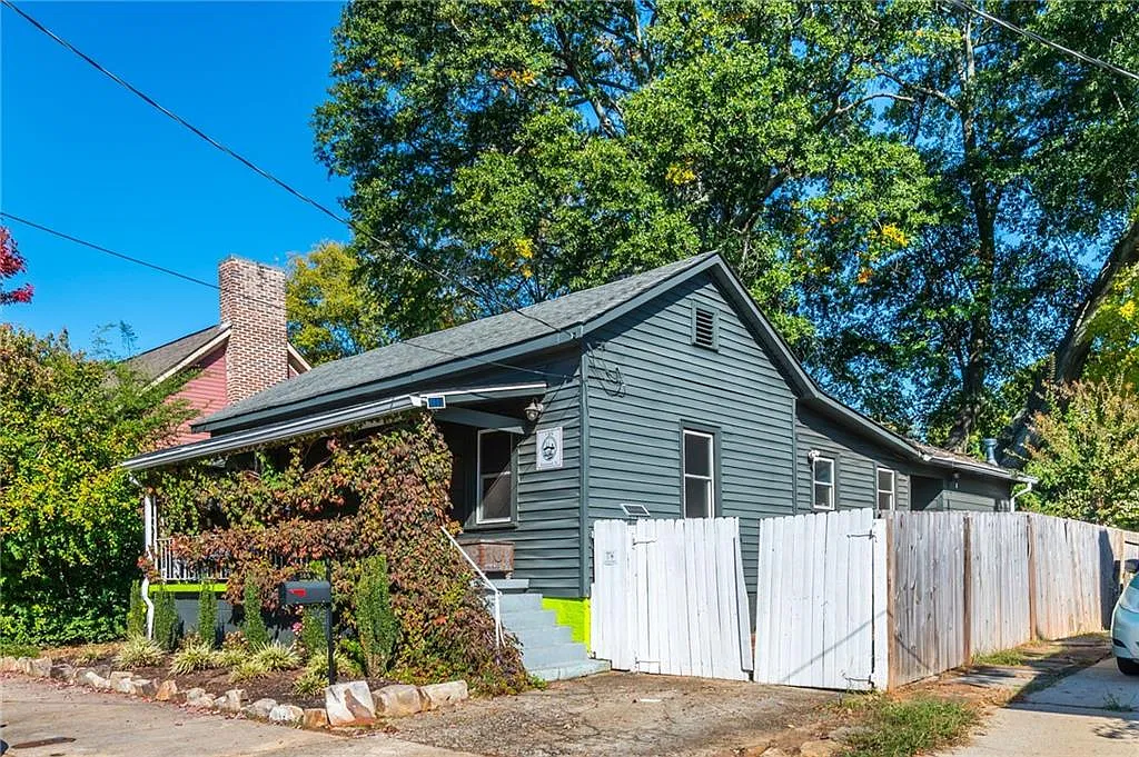 3 bed, 2.0 bath, 1517 sqft, $4,500 — Photo 2
