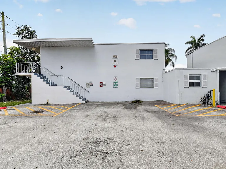 1505 Crescent Cir #B24 — Photo 7