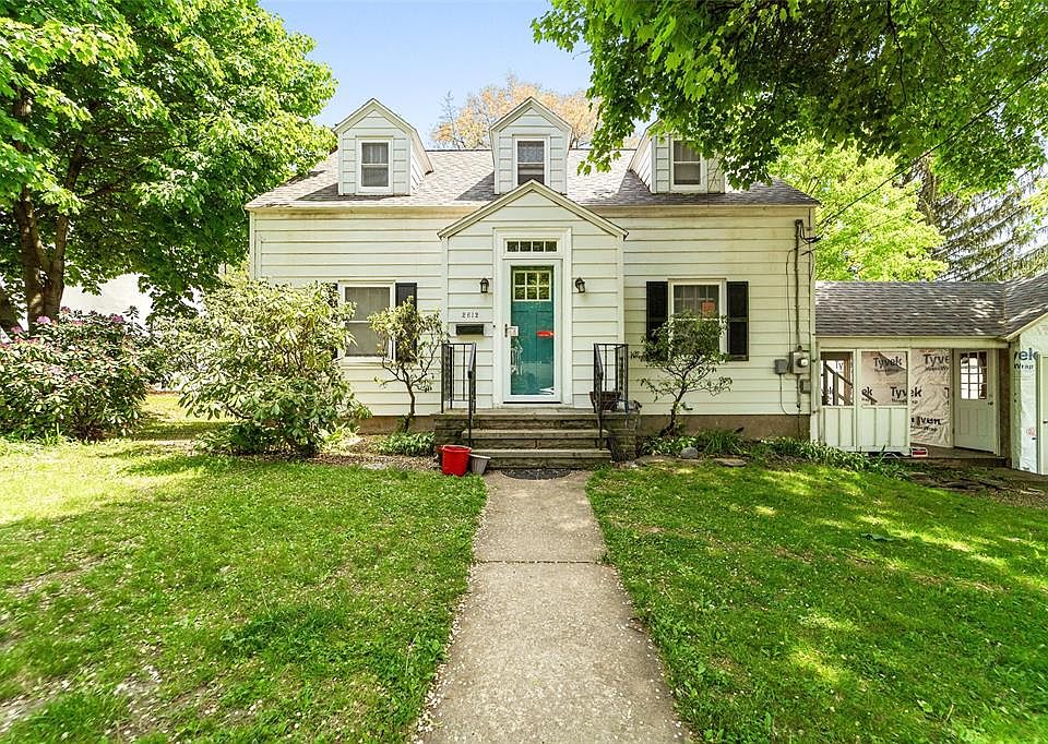 1st image of 2612 Robins St