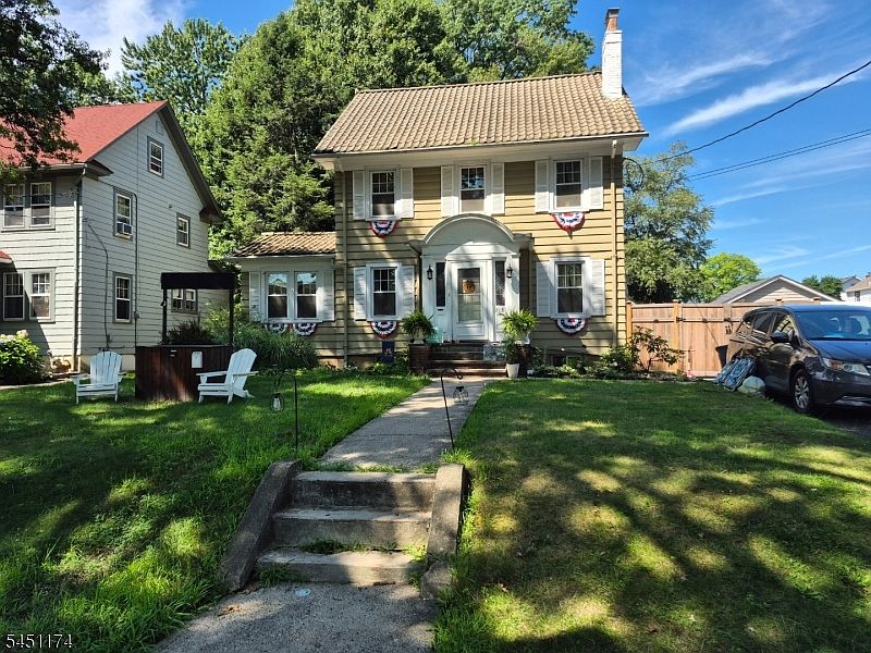 1st image of 718 Chestnut St