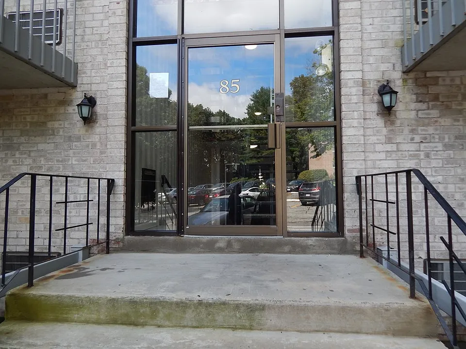 85 Commons Dr #207