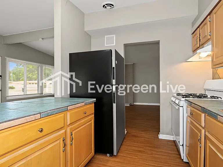 70 Taney Dr — Photo 8