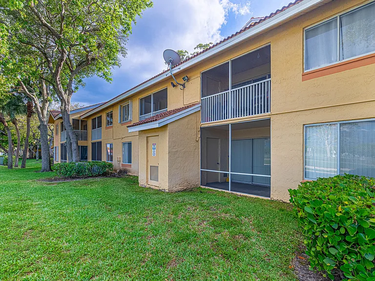 1041 Coral Club Dr #1041 — Photo 29