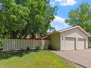 1086 Carmel Ct, Shoreview, MN 55126