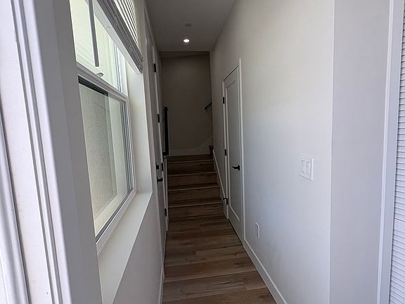 5th image of 258 Donax Ave