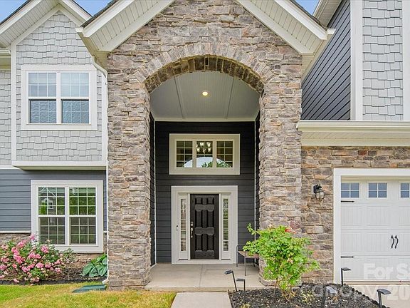 4th image of 7202 Glenroe Dr