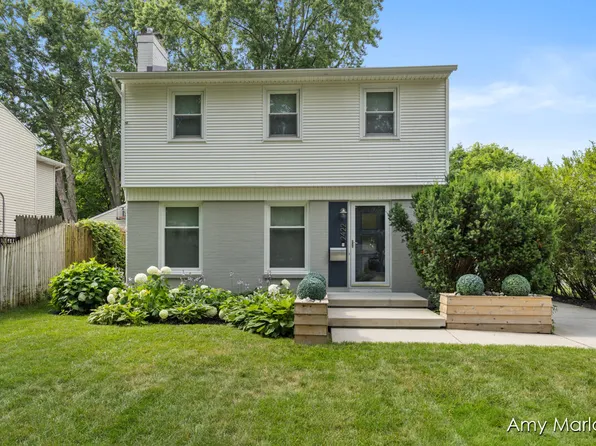 2422 Santa Monica Dr SE, East Grand Rapids, MI 49506