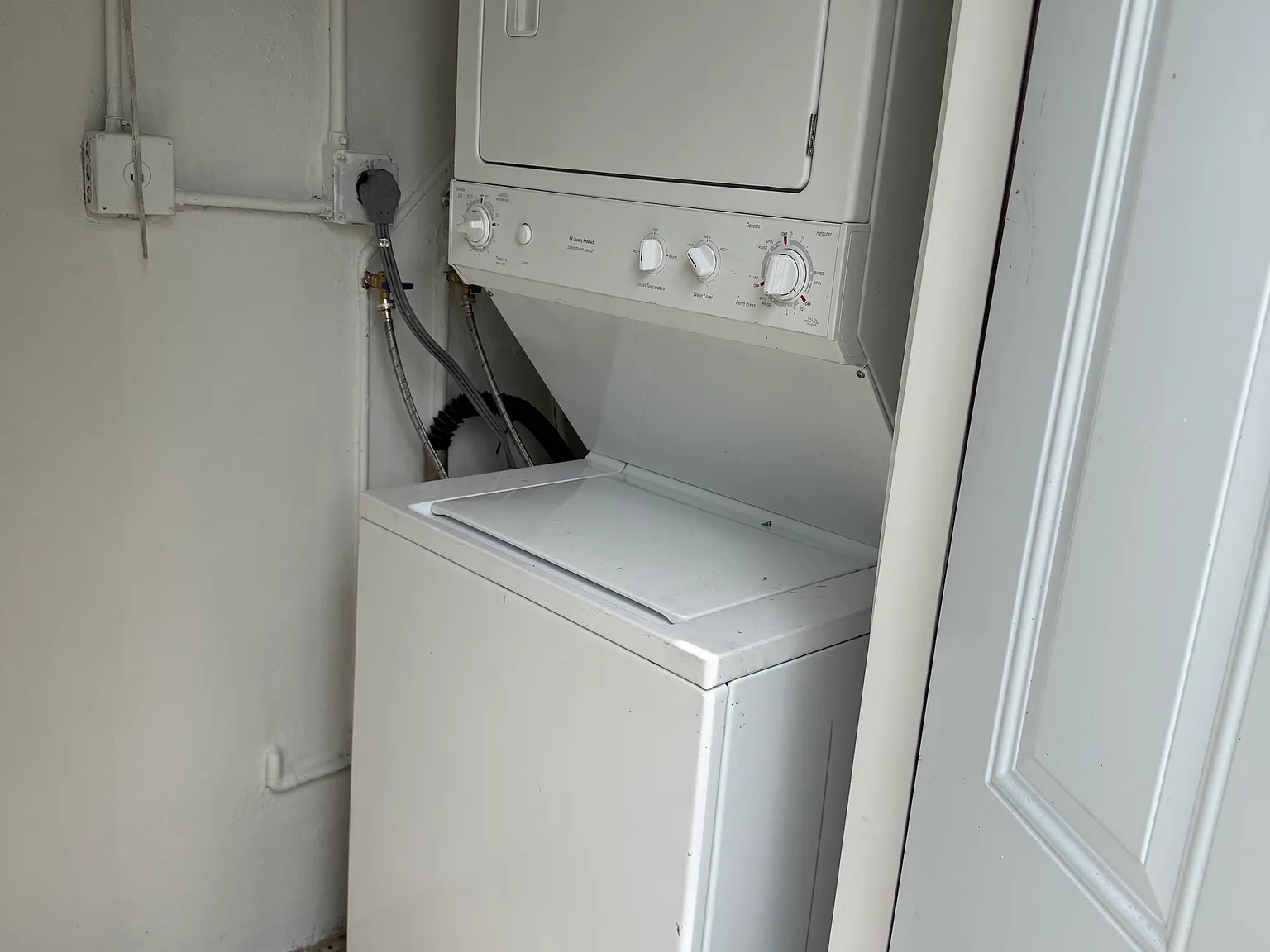 2 bed, 816 sqft, $2,399 — Photo 3