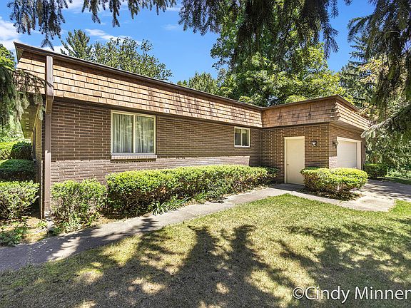 4th image of 4924 Curwood Ave SE