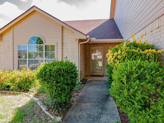 5th image of 1099 Roundrock Dr