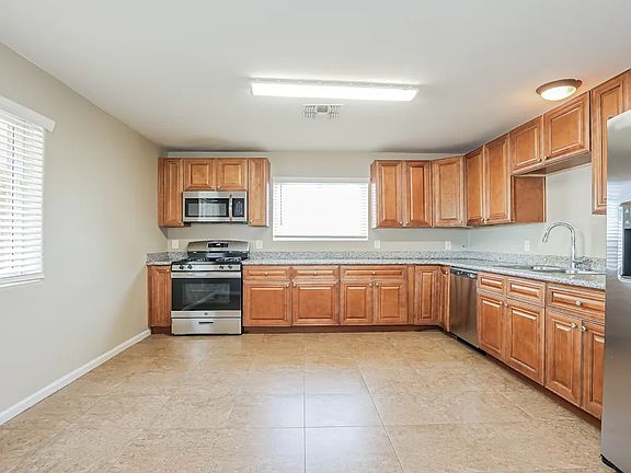 2nd image of 7518 W Whitton Ave