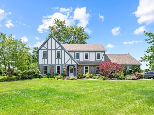 1392 Terre Dr, Libertyville, IL 60048
