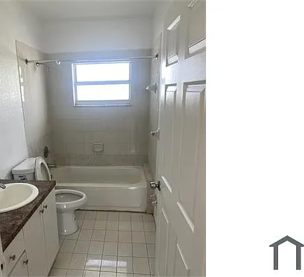 1070 NW 9th Ave #1 — Photo 2