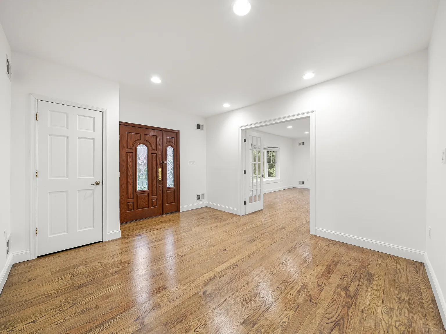 4 bed, $5,000 — Photo 3