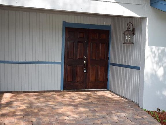 2nd image of 824 E Flag Ln