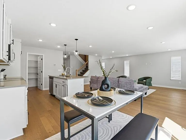 707 Glenn Cir — Photo 17