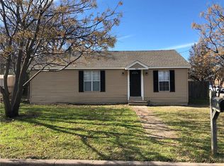500 Meadow Park Dr, White Settlement, TX 76108