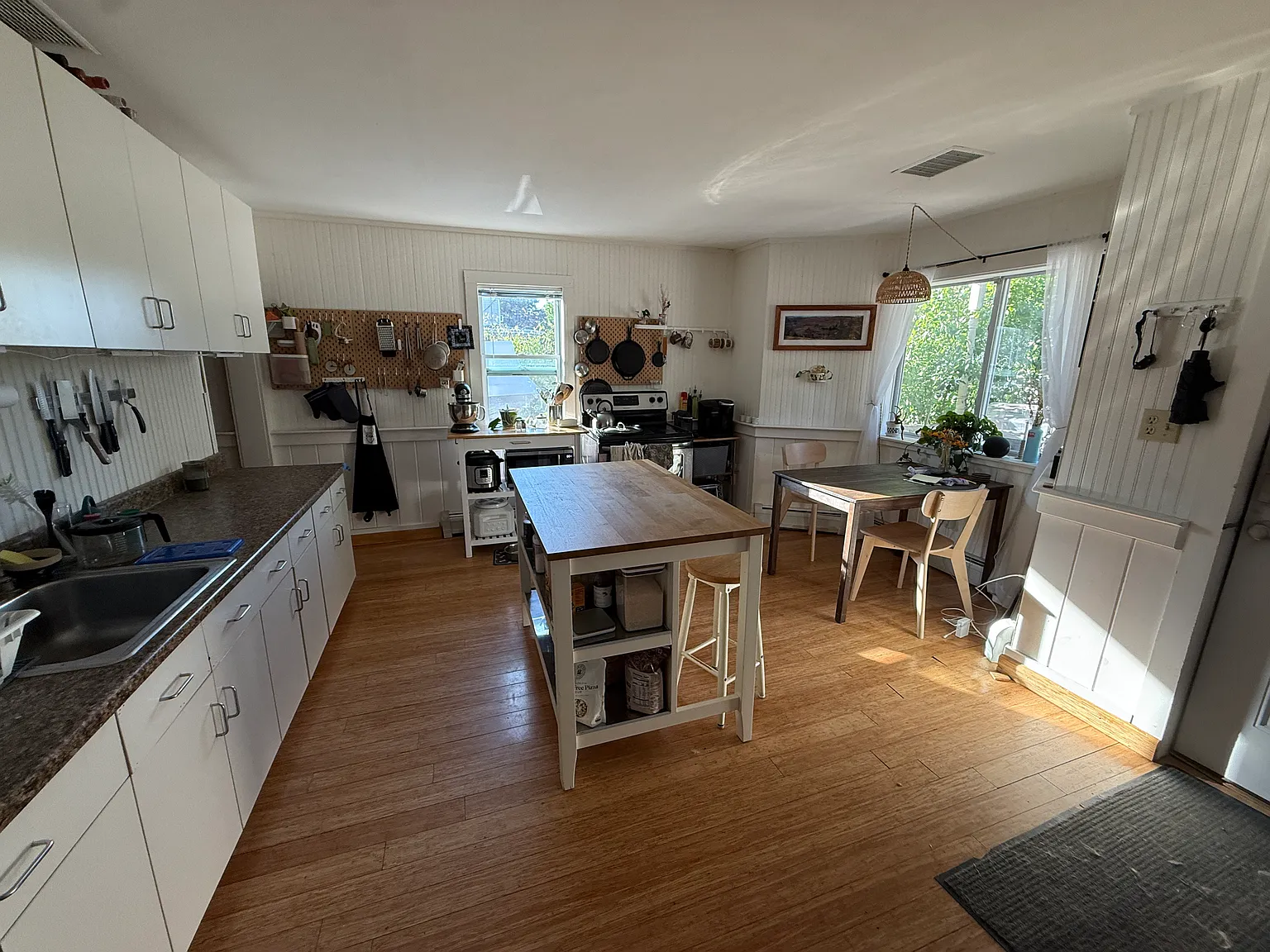 3 bed, 1.5 bath, $2,600 — Photo 1