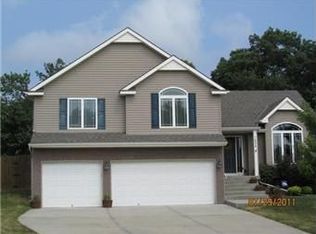 7834 N Hickory Ct, Kansas City, MO 64118