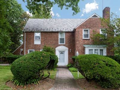 2 Larch Dr, Great Neck, NY, 11021
