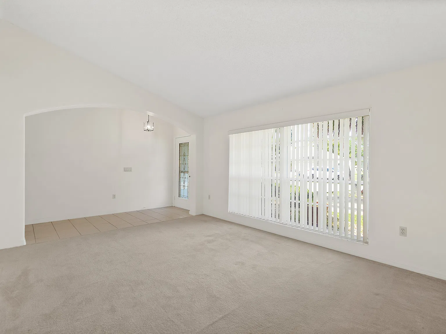 4 bed, 1927 sqft, $2,175 — Photo 4